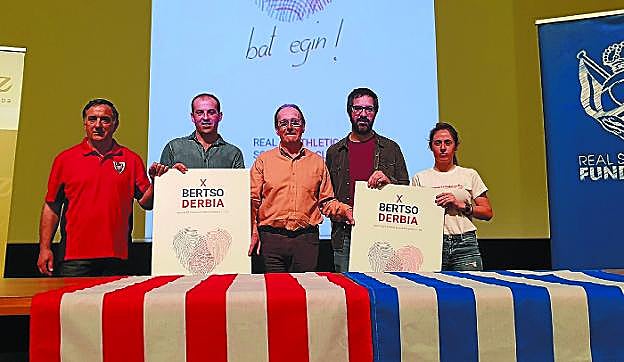 Bertsolarien, Real Sociedad Fundazioko, Kulturaz Kooperatibako eta Azpeitiko Udaleko ordezkariak.