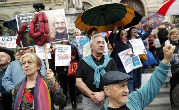 Concentración de jubilados y pensionistas en Bilbao