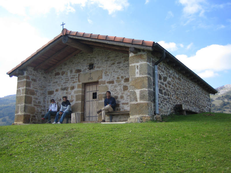 Mitología y tradición se funden en uno de los últimos valles secretos de la montaña guipuzcoana. Se trata de Araotz, un pequeño barrio rural cercano al santuario de Arantzazu donde el tiempo parece detenido