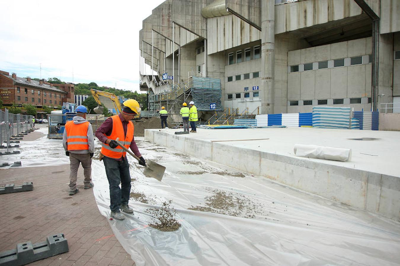 El elemento más singular del estadio de la Real Sociedad llegó ayer y empezará a tomar forma en la remodelación