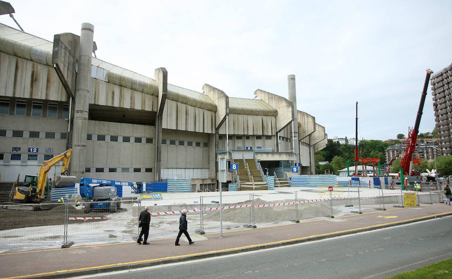 El elemento más singular del estadio de la Real Sociedad llegó ayer y empezará a tomar forma en la remodelación