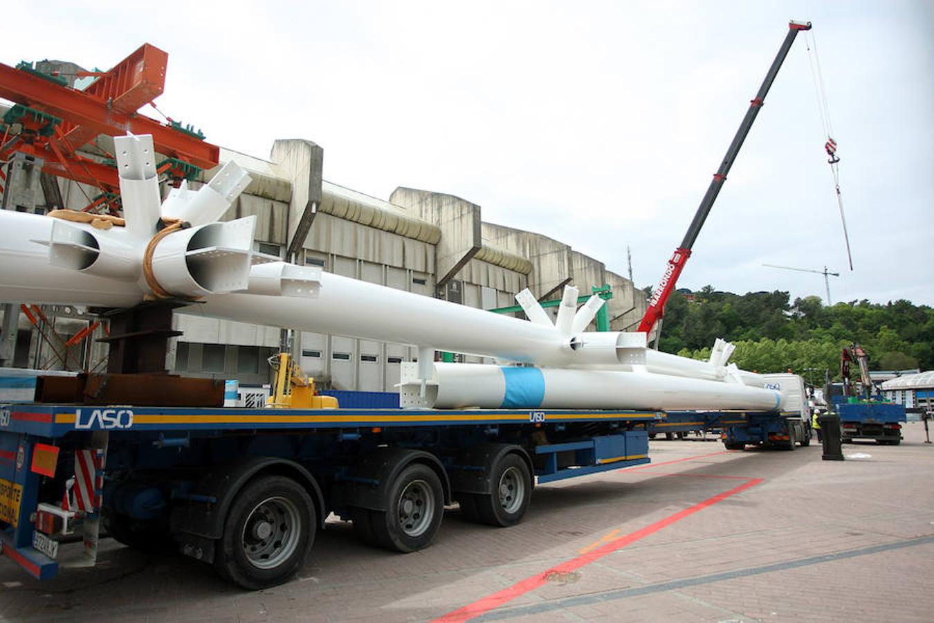 El elemento más singular del estadio de la Real Sociedad llegó ayer y empezará a tomar forma en la remodelación