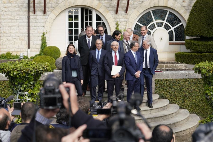 Villa Arnaga acoge la escenificación del final de ETA. Decenas de periodistas y hasta 89 invitados presenciarán la certificación del fin de la banda armada. 