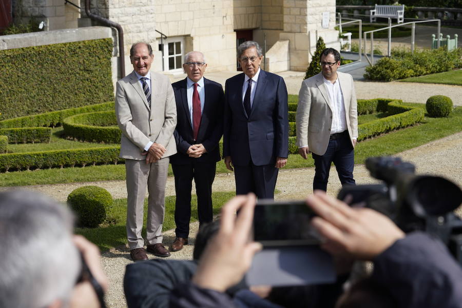 Villa Arnaga acoge la escenificación del final de ETA. Decenas de periodistas y hasta 89 invitados presenciarán la certificación del fin de la banda armada. 