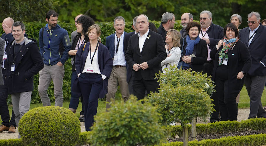 La villa Arnaga, en Kanbo, ha acogido la cumbre, organizada por el Grupo Internacional de Contacto (GIC), el Foro Social Permanente y la asociación vascofrancesa Bake Bidea, y que ha reunido a «personalidades internacionales» que han avalado la decisión de disolverse hecha pública este jueves por ETA.