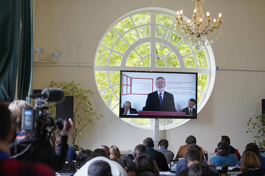 La villa Arnaga, en Kanbo, ha acogido la cumbre, organizada por el Grupo Internacional de Contacto (GIC), el Foro Social Permanente y la asociación vascofrancesa Bake Bidea, y que ha reunido a «personalidades internacionales» que han avalado la decisión de disolverse hecha pública este jueves por ETA.