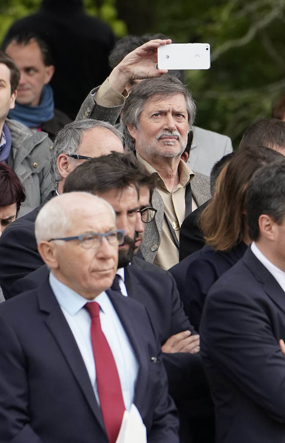 La villa Arnaga, en Kanbo, ha acogido la cumbre, organizada por el Grupo Internacional de Contacto (GIC), el Foro Social Permanente y la asociación vascofrancesa Bake Bidea, y que ha reunido a «personalidades internacionales» que han avalado la decisión de disolverse hecha pública este jueves por ETA.