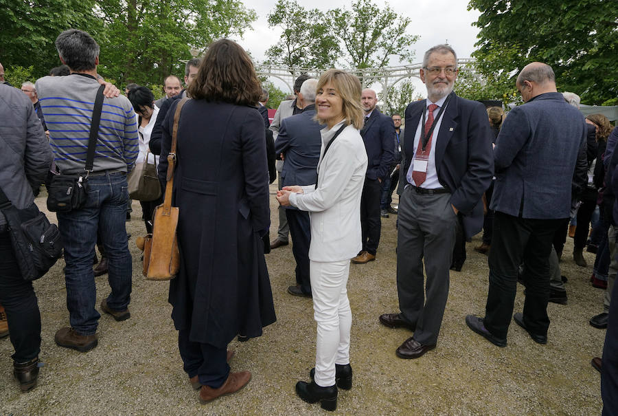 La villa Arnaga, en Kanbo, ha acogido la cumbre, organizada por el Grupo Internacional de Contacto (GIC), el Foro Social Permanente y la asociación vascofrancesa Bake Bidea, y que ha reunido a «personalidades internacionales» que han avalado la decisión de disolverse hecha pública este jueves por ETA.