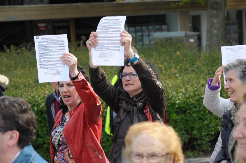 Miles de pensionistas han salido a las calles de la capital guipuzcoana para reivindicar, una vez más, por sus derechos. 