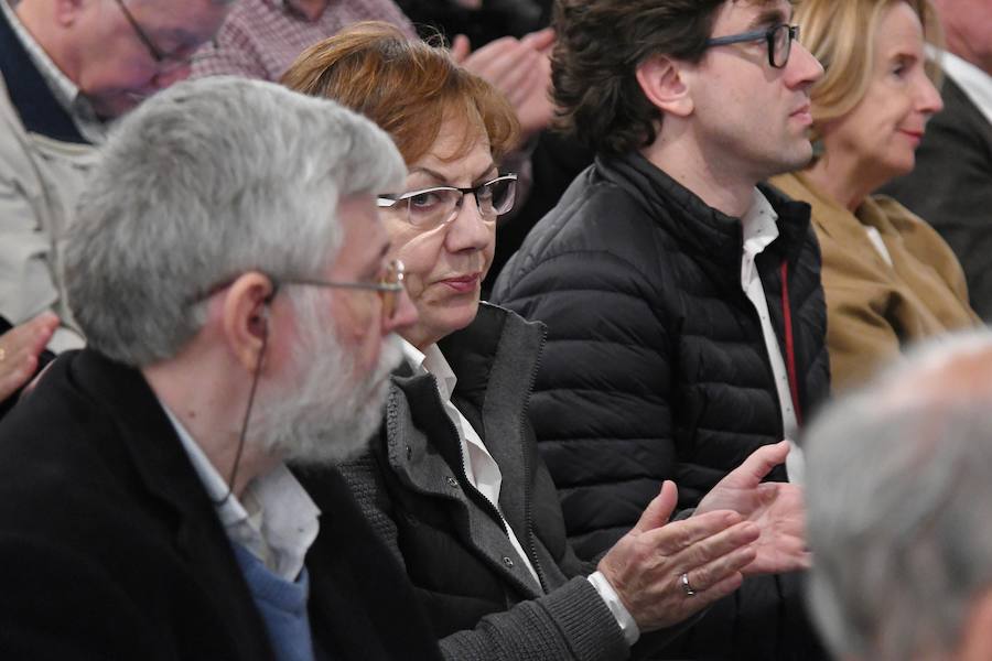 Este sábado se ha clausurado, en el centro Koldo Mitxelena de San Sebastián, la exposición «Luces en la memoria», que ha reunido la obra de seis artistas que, mediante la creación, han reflexionado sobre el terrorismo de ETA como una forma de mantener viva la dignidad de las víctimas. El acto ha estado presidido por el diputado general de Gipuzkoa, Markel Olano, quien ha recordado a a las víctimas de ETA y ha apelado a convivir «desde el respeto al diferente».