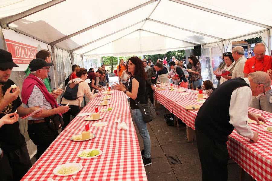 Idiazabal ha vivido este domingo una nueva edición de la Feria del Queso Vasco.
