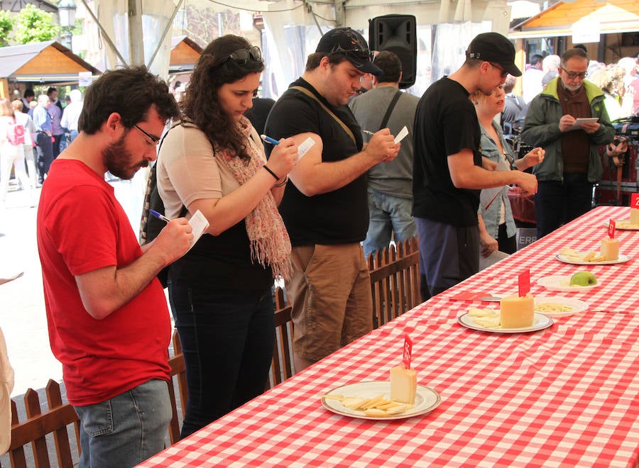 Idiazabal ha vivido este domingo una nueva edición de la Feria del Queso Vasco.