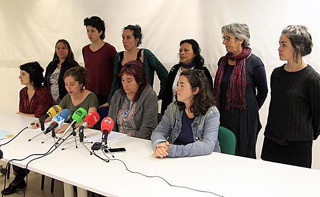 Momento de la lectura del comunicado este lunes.