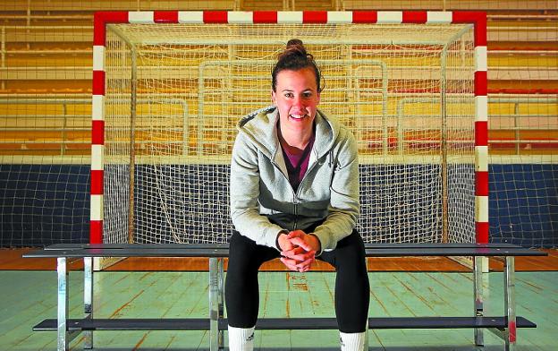 La jugadora del Bera Bera Silvia Arderíus, en el polideportivo de Bidebieta. 