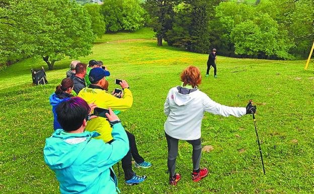 Tur impartió un curso de marcha nórdica adaptada a la montaña.