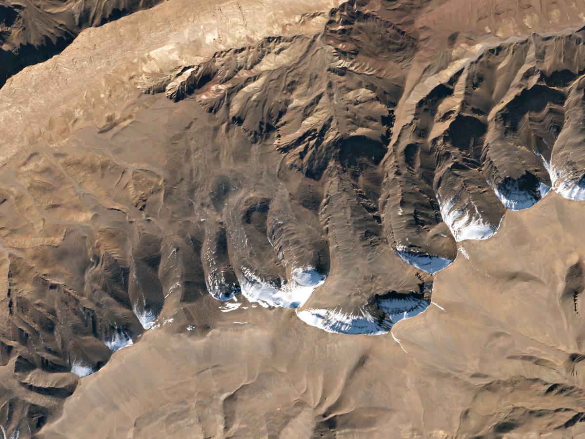 MONTAÑA IGHIL M'GOUN (Marruecos). La montaña Ighil M'Goun (monte M'Goun), tallada por los glaciares en la cordillera del alto Atlas de Marruecos es otro remanente de la última Edad de Hielo, en el 'cálido' Norte de África