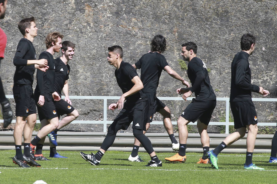 Los jugadores de la Real Sociedad han entrenado este viernes en Zubieta de cara al partido de mañana a las 16.15 horas en Anoeta contra el Leganés en Anoeta.