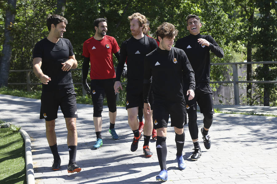 Los jugadores de la Real Sociedad han entrenado este viernes en Zubieta de cara al partido de mañana a las 16.15 horas en Anoeta contra el Leganés en Anoeta.