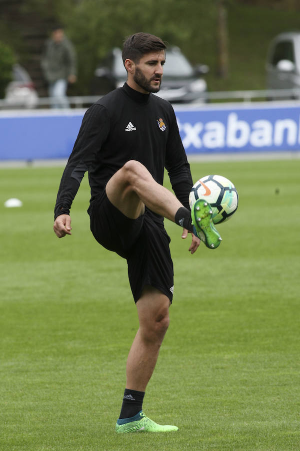 El equipo txuri-urdin se ha ejercitado con la baja de Héctor Moreno y la novedad de Le Normand 