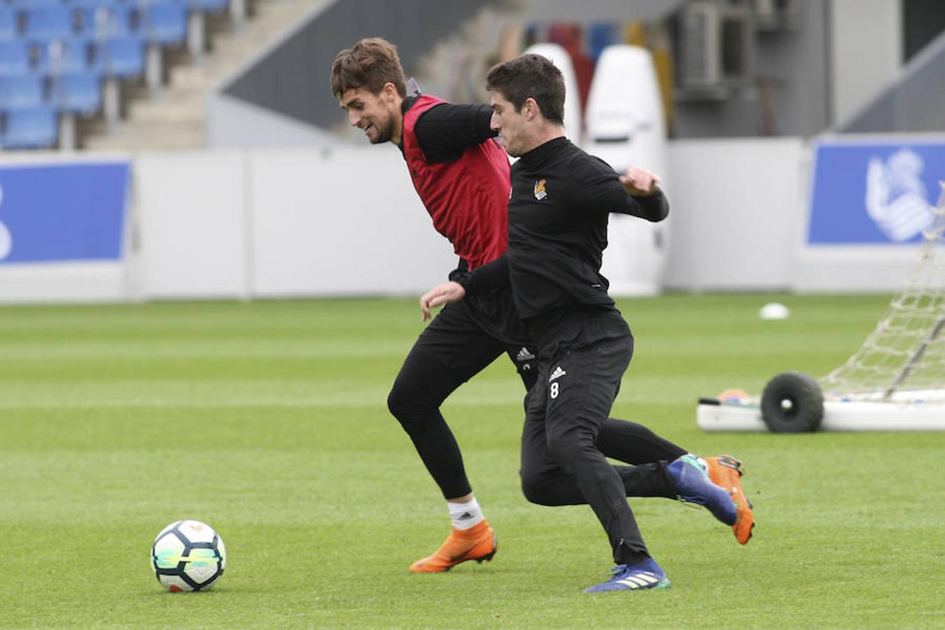 El equipo txuri-urdin se ha ejercitado con la baja de Héctor Moreno y la novedad de Le Normand 