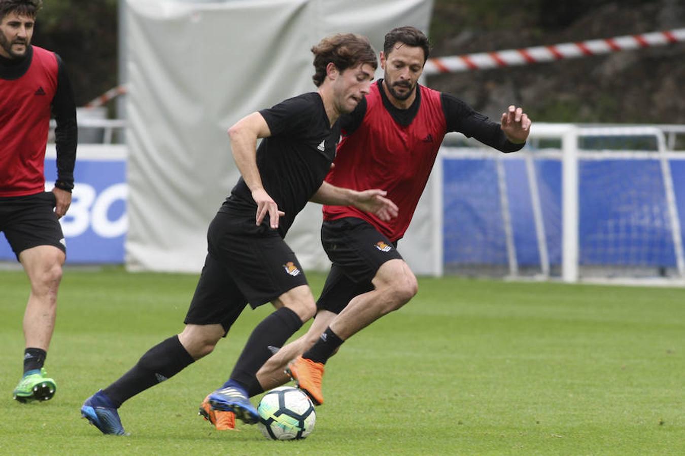 El equipo txuri-urdin se ha ejercitado con la baja de Héctor Moreno y la novedad de Le Normand 