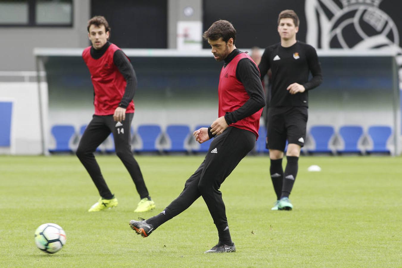 El equipo txuri-urdin se ha ejercitado con la baja de Héctor Moreno y la novedad de Le Normand 