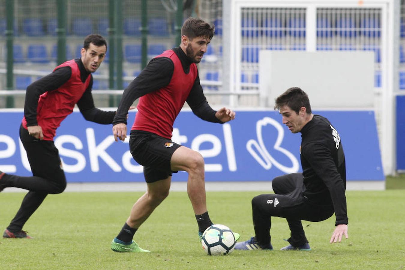 El equipo txuri-urdin se ha ejercitado con la baja de Héctor Moreno y la novedad de Le Normand 