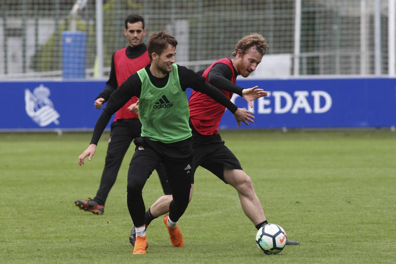 El equipo txuri-urdin se ha ejercitado con la baja de Héctor Moreno y la novedad de Le Normand 