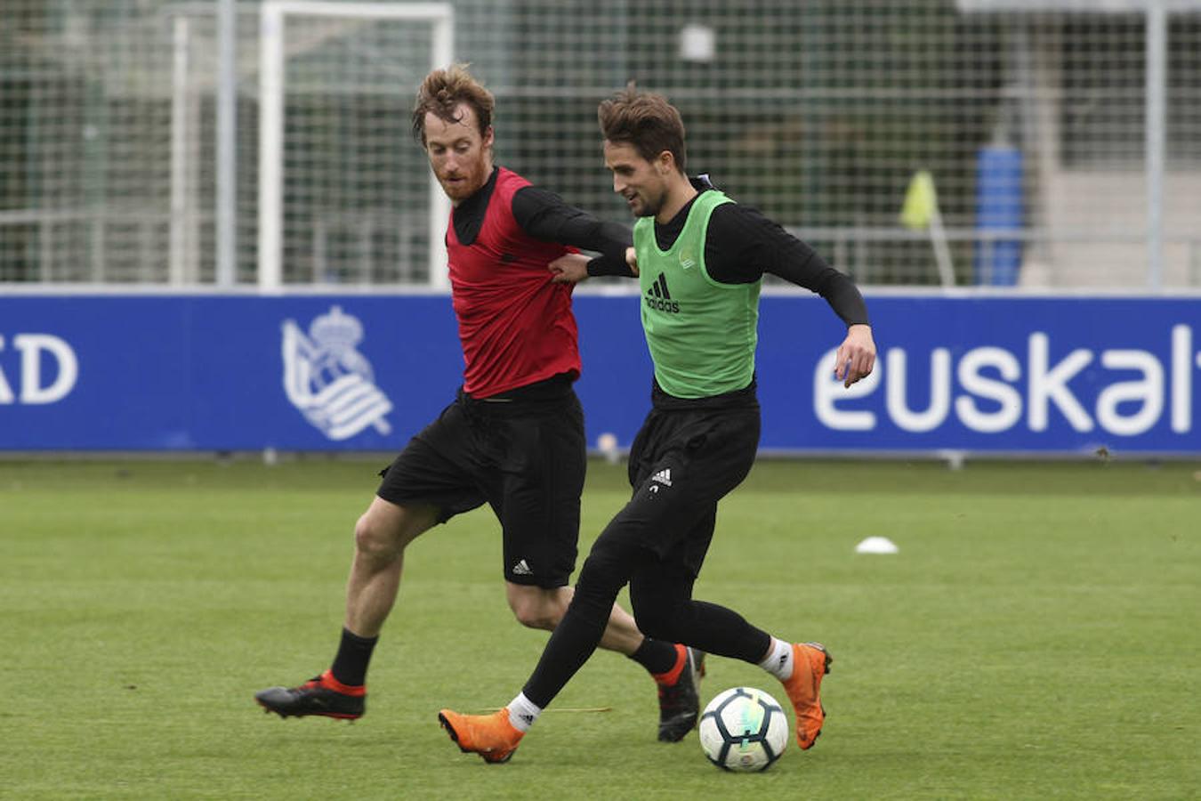 El equipo txuri-urdin se ha ejercitado con la baja de Héctor Moreno y la novedad de Le Normand 