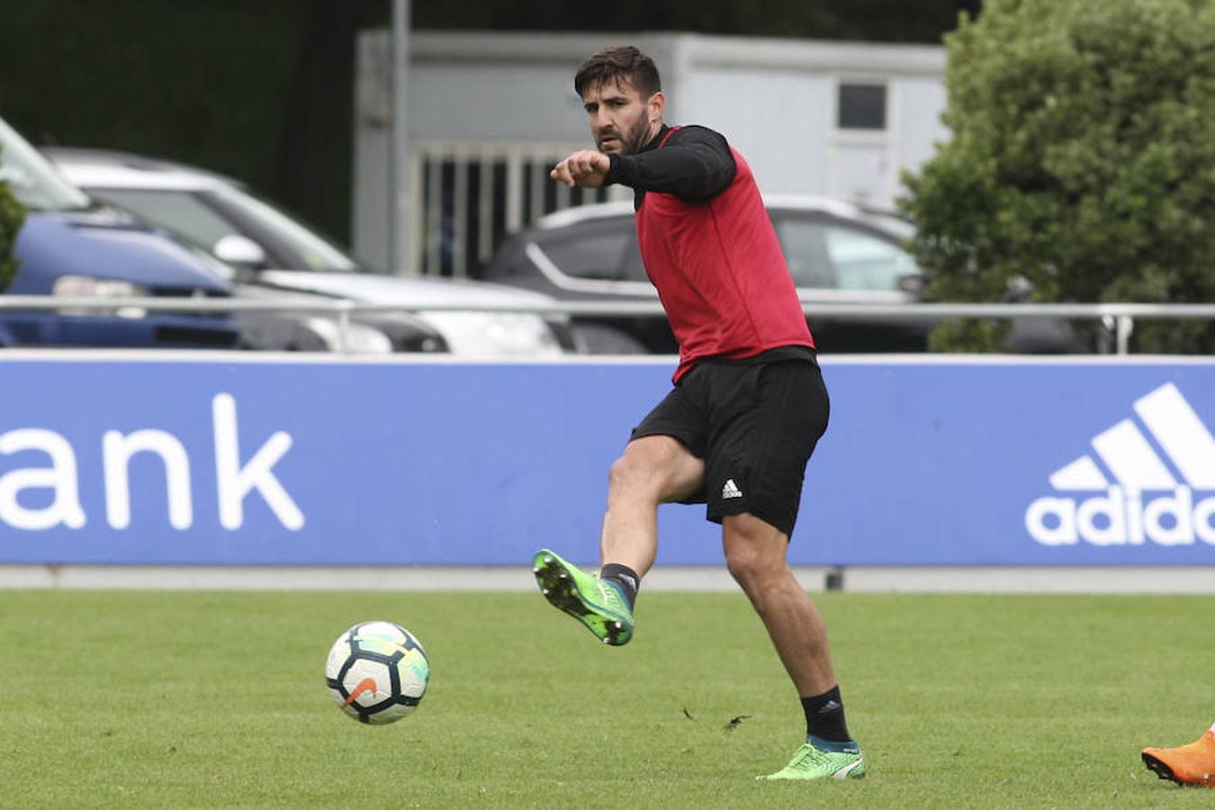 El equipo txuri-urdin se ha ejercitado con la baja de Héctor Moreno y la novedad de Le Normand 