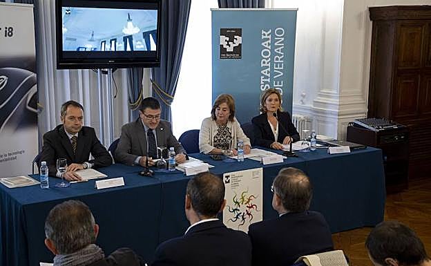 Presentación en el Palacio de Miramar de San Sebastián de la 37 edición de los Cursos de Verano de la UPV