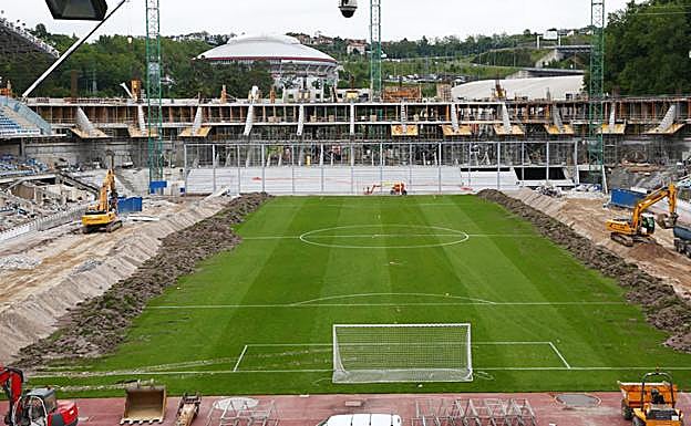 Vista panorámica del estadio de Anoeta hacia el fondo sur.