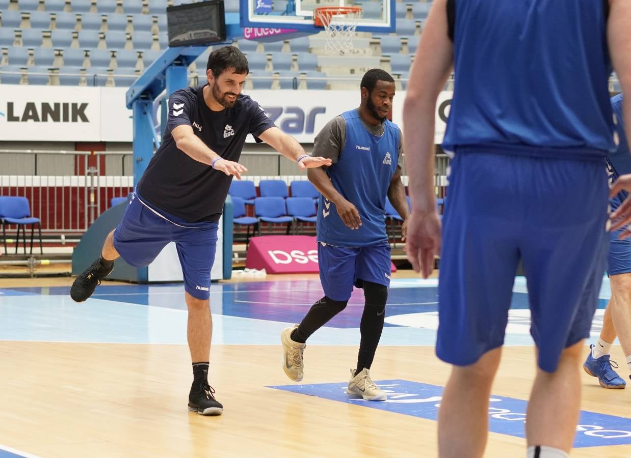 El jugador Asier de la Iglesia, que padece esclerosis múltiple, jugará este domingo en ACB con el Gipuzkoa Basket.