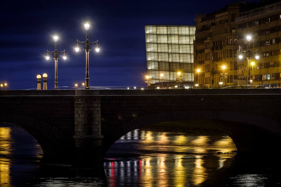 Así luce la iluminación nocturna en la capital guipuzcoana