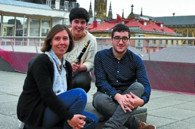 Ignacio, Itziar y Claudia ofrecen esta tarde el primer concierto. 