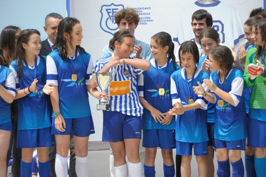 Santo Tomas Lizeoa es el ganador de la categoría masculina en el torneo de la Concha. En la categoría de las chicas ha ganado Amara Berri.