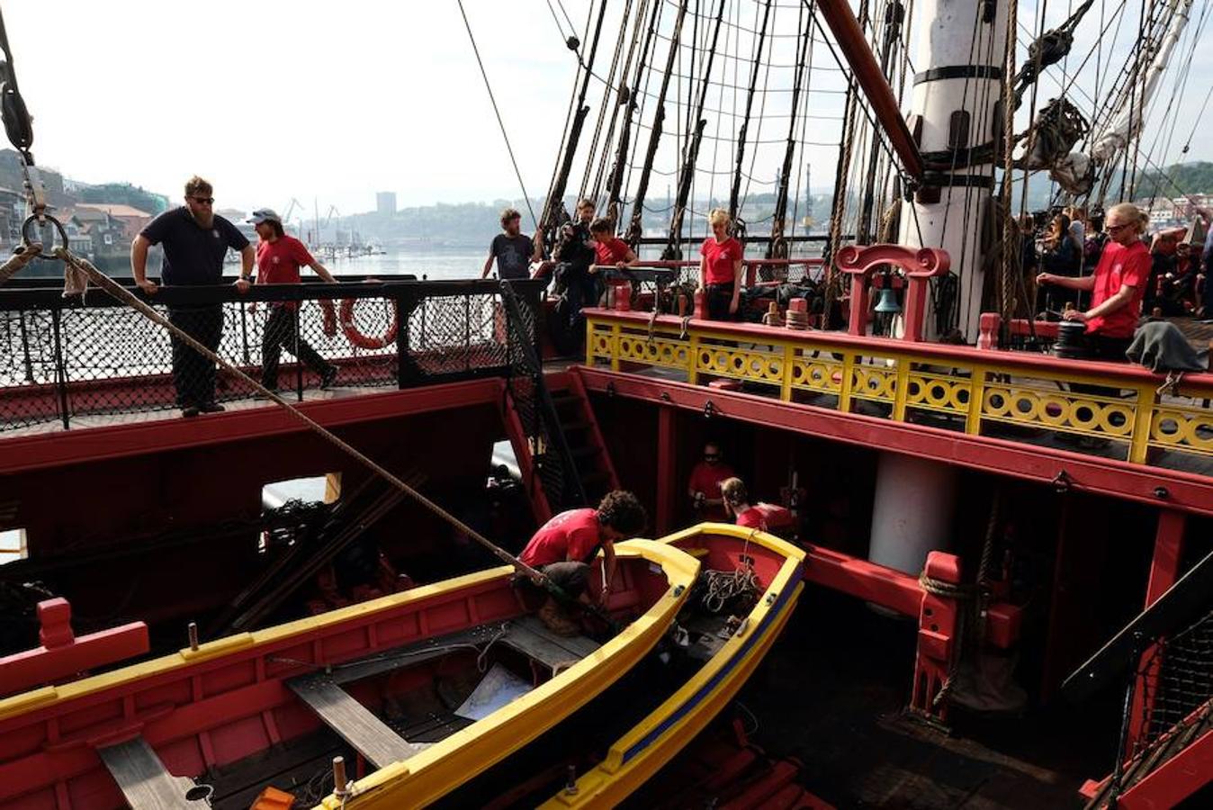 El buque francés construido como una réplica del mítico barco La Fayette del siglo XVIII puede visitarse desde hoy hasta el domingo. 