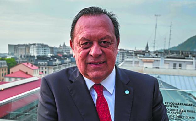 Gustavo Santos. 