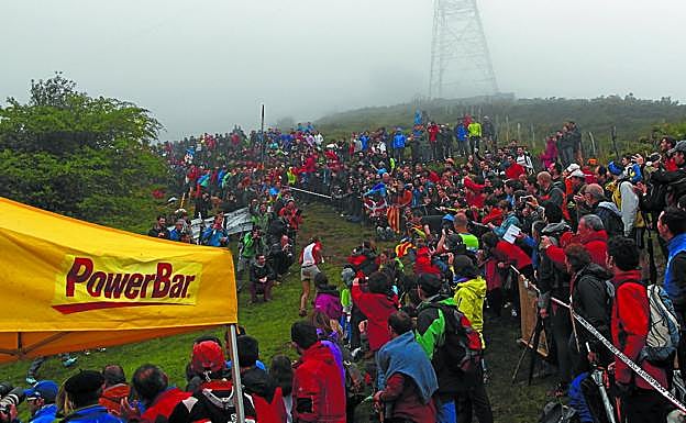 Se espera mucho público una edición más en el recorrido del maratón Zegama-Aizkorri. 