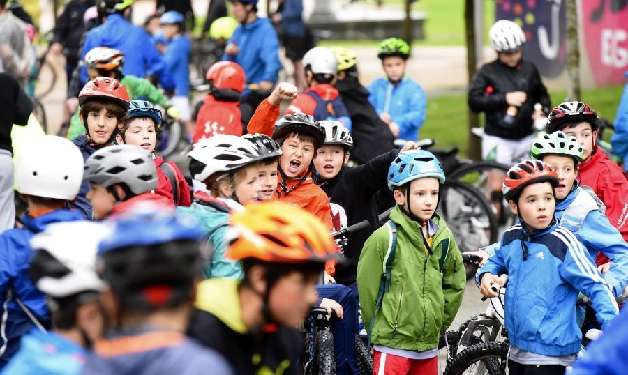 Gipuzkoa vive hoy y mañana sobre dos ruedas de la mano de la segunda feria Bicibizi, que desplegará un intenso programa de actividades, recorridos, talleres y actuaciones con la bicicleta como argumento.
