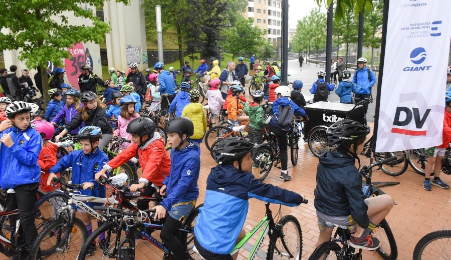 Gipuzkoa vive hoy y mañana sobre dos ruedas de la mano de la segunda feria Bicibizi, que desplegará un intenso programa de actividades, recorridos, talleres y actuaciones con la bicicleta como argumento.