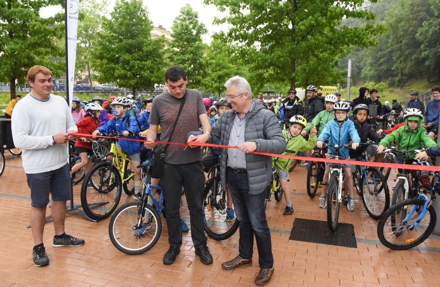 Gipuzkoa vive hoy y mañana sobre dos ruedas de la mano de la segunda feria Bicibizi, que desplegará un intenso programa de actividades, recorridos, talleres y actuaciones con la bicicleta como argumento.