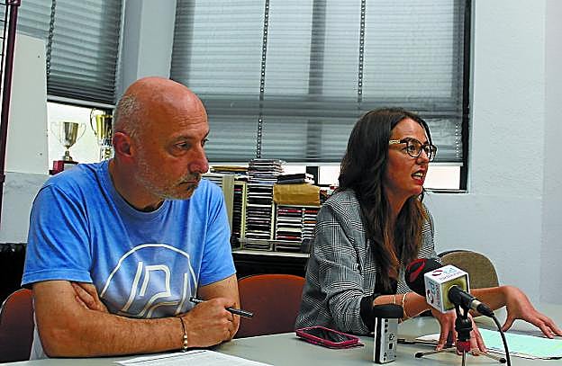 Josean Ruiz de Azua y Juncal Eizaguirre explican los detalles del cambio de ubicación.
