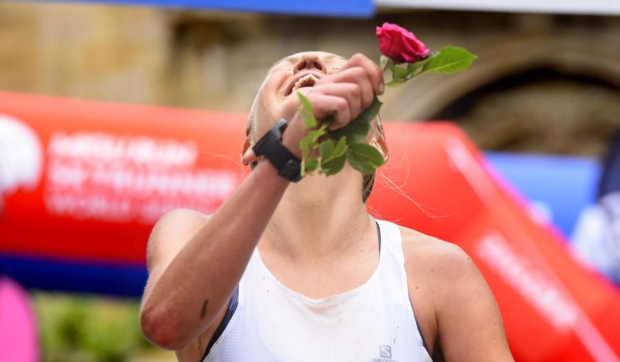 El joven suizo Rémi Bonnet (23 años) se ha impuesto en la categoría masculina de la Zegama-Aizkorri tras completar la prueba en 3:53:57.