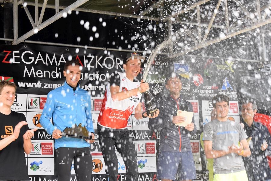 El joven suizo Rémi Bonnet (23 años) se ha impuesto en la categoría masculina de la Zegama-Aizkorri tras completar la prueba en 3:53:57.