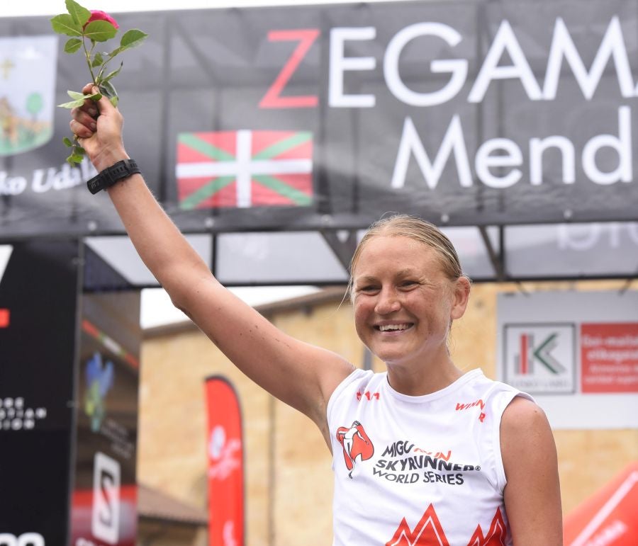 El joven suizo Rémi Bonnet (23 años) se ha impuesto en la categoría masculina de la Zegama-Aizkorri tras completar la prueba en 3:53:57.