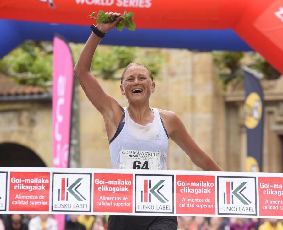 El joven suizo Rémi Bonnet (23 años) se ha impuesto en la categoría masculina de la Zegama-Aizkorri tras completar la prueba en 3:53:57.