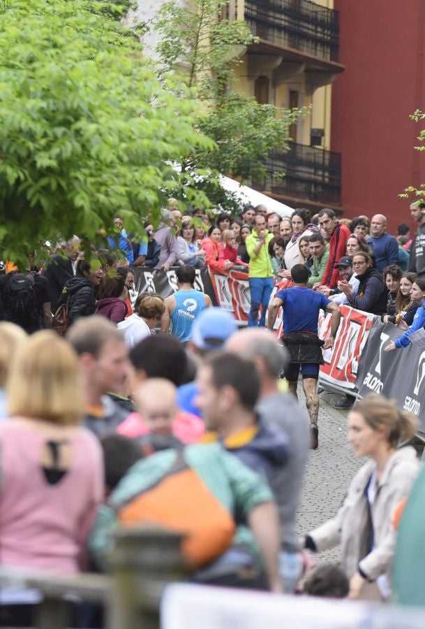 El joven suizo Rémi Bonnet (23 años) se ha impuesto en la categoría masculina de la Zegama-Aizkorri tras completar la prueba en 3:53:57.