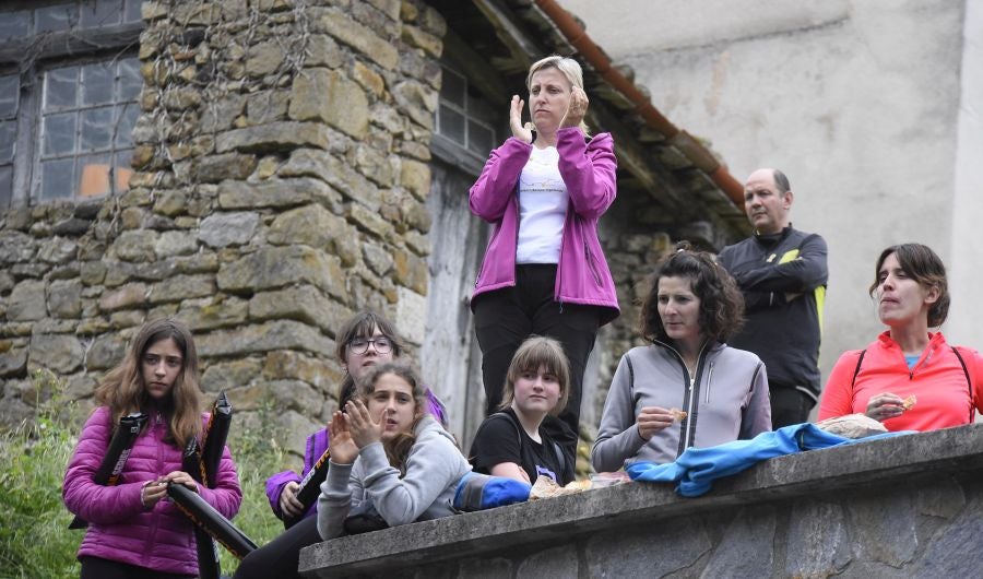 El joven suizo Rémi Bonnet (23 años) se ha impuesto en la categoría masculina de la Zegama-Aizkorri tras completar la prueba en 3:53:57.
