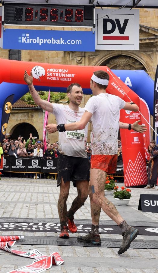 El joven suizo Rémi Bonnet (23 años) se ha impuesto en la categoría masculina de la Zegama-Aizkorri tras completar la prueba en 3:53:57.